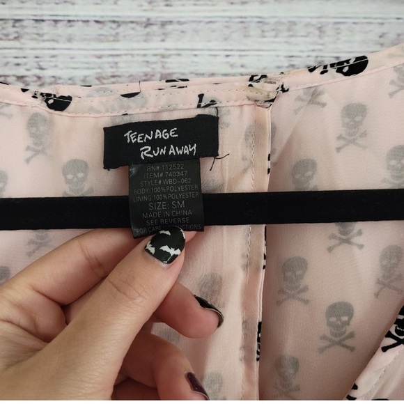 Hot Topic Teenage Runaway Skull & Crossbones Dress - Picture 4 of 4
